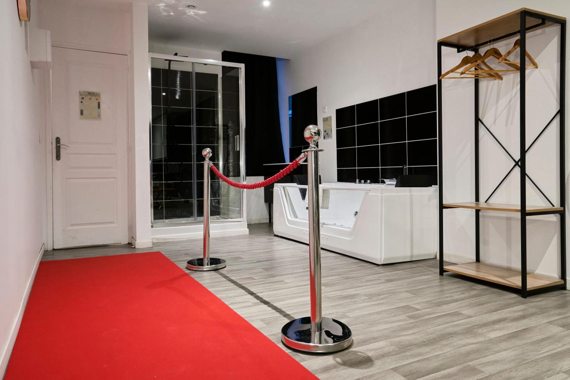 Ng Suitehome - Lille I Roubaix Centre I Grand Place - Balneo - Netflix - Wifi 外观 照片