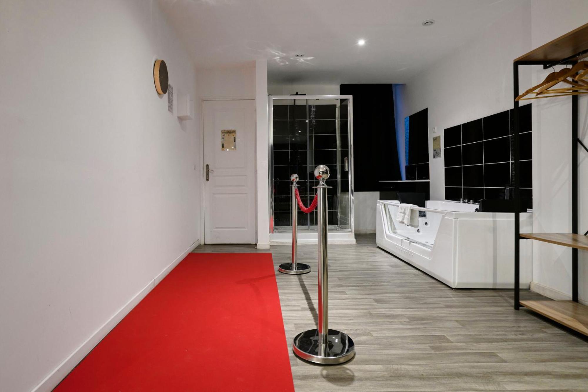 Ng Suitehome - Lille I Roubaix Centre I Grand Place - Balneo - Netflix - Wifi 外观 照片