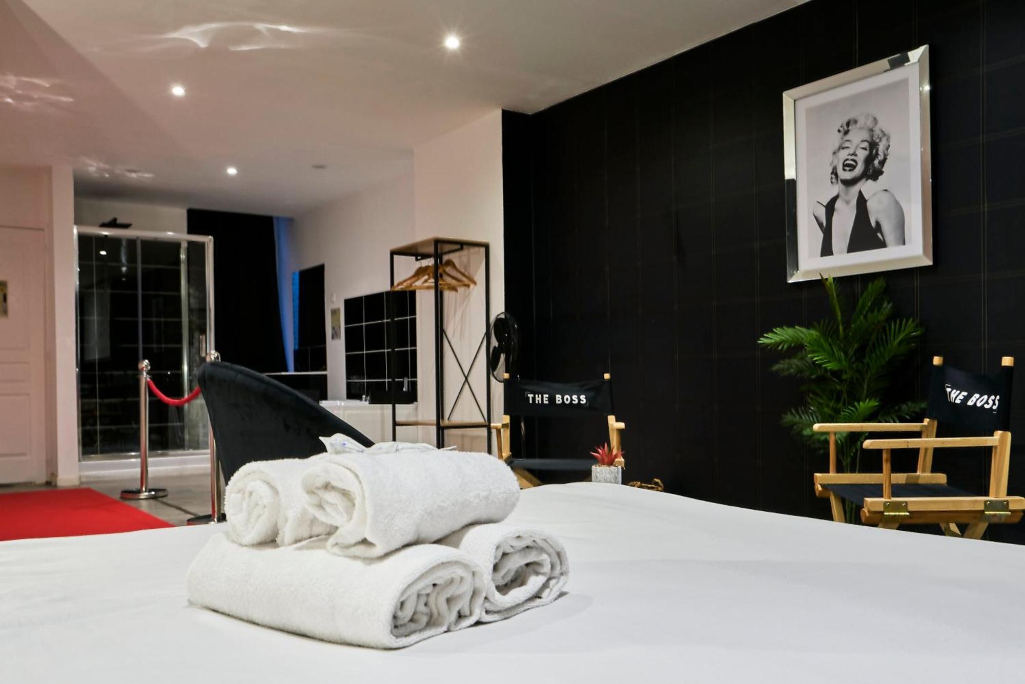 Ng Suitehome - Lille I Roubaix Centre I Grand Place - Balneo - Netflix - Wifi 外观 照片