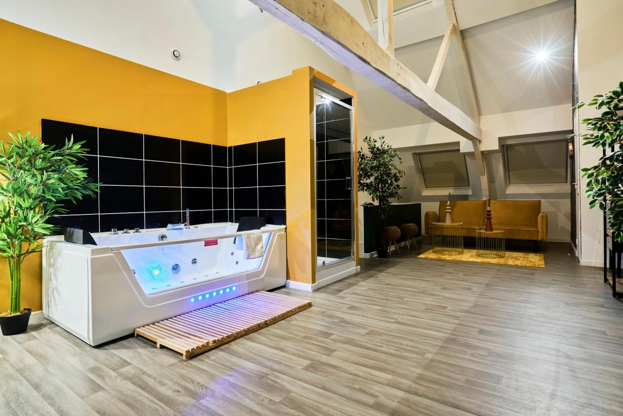 Ng Suitehome - Lille I Roubaix Centre I Grand Place - Balneo - Netflix - Wifi 外观 照片