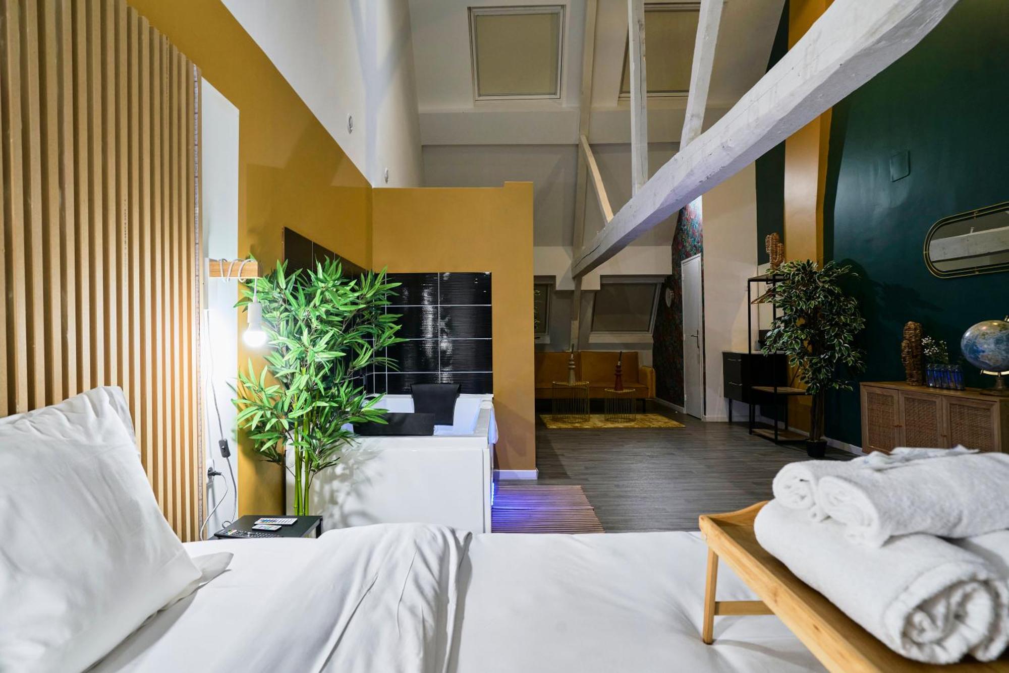 Ng Suitehome - Lille I Roubaix Centre I Grand Place - Balneo - Netflix - Wifi 外观 照片