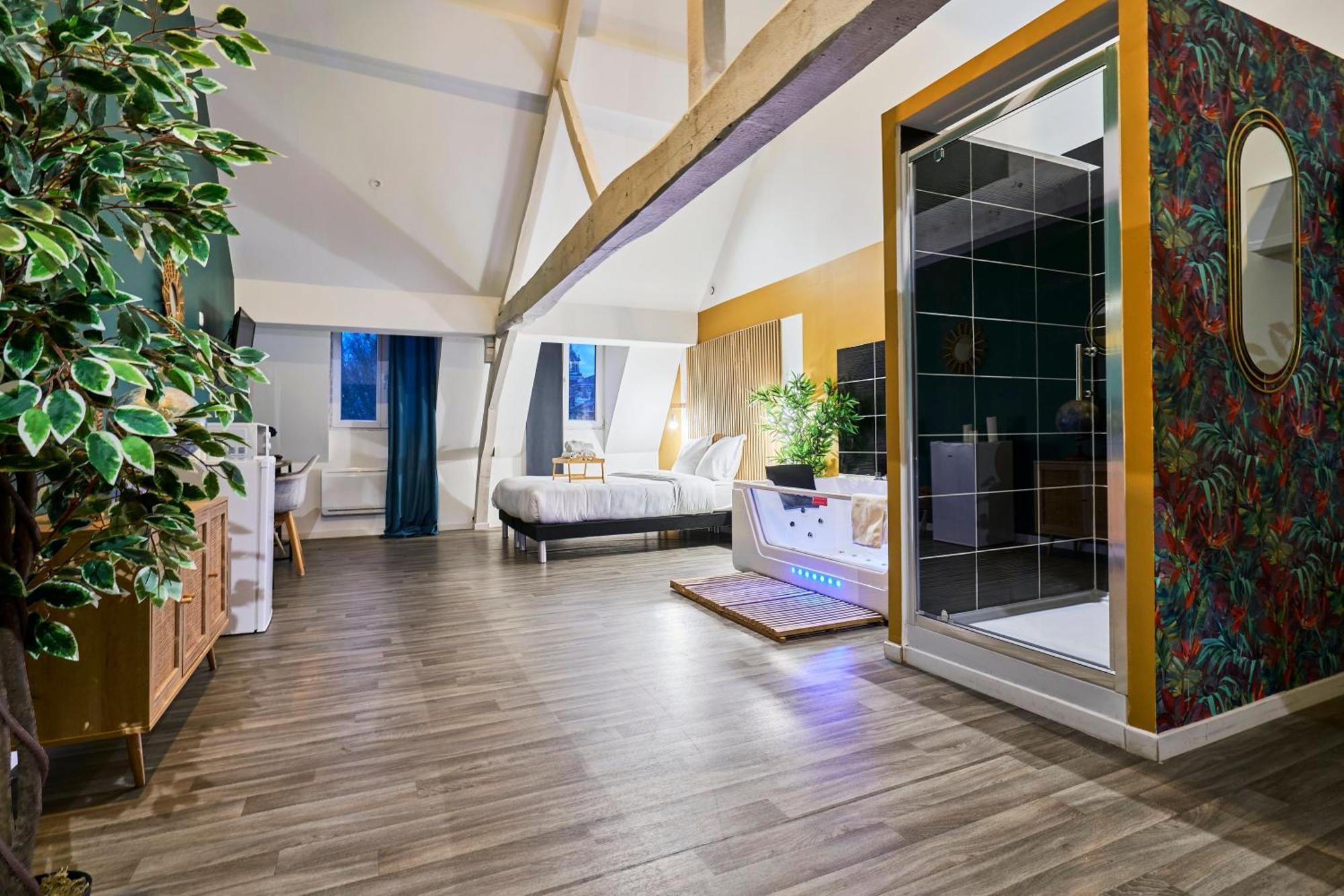 Ng Suitehome - Lille I Roubaix Centre I Grand Place - Balneo - Netflix - Wifi 外观 照片