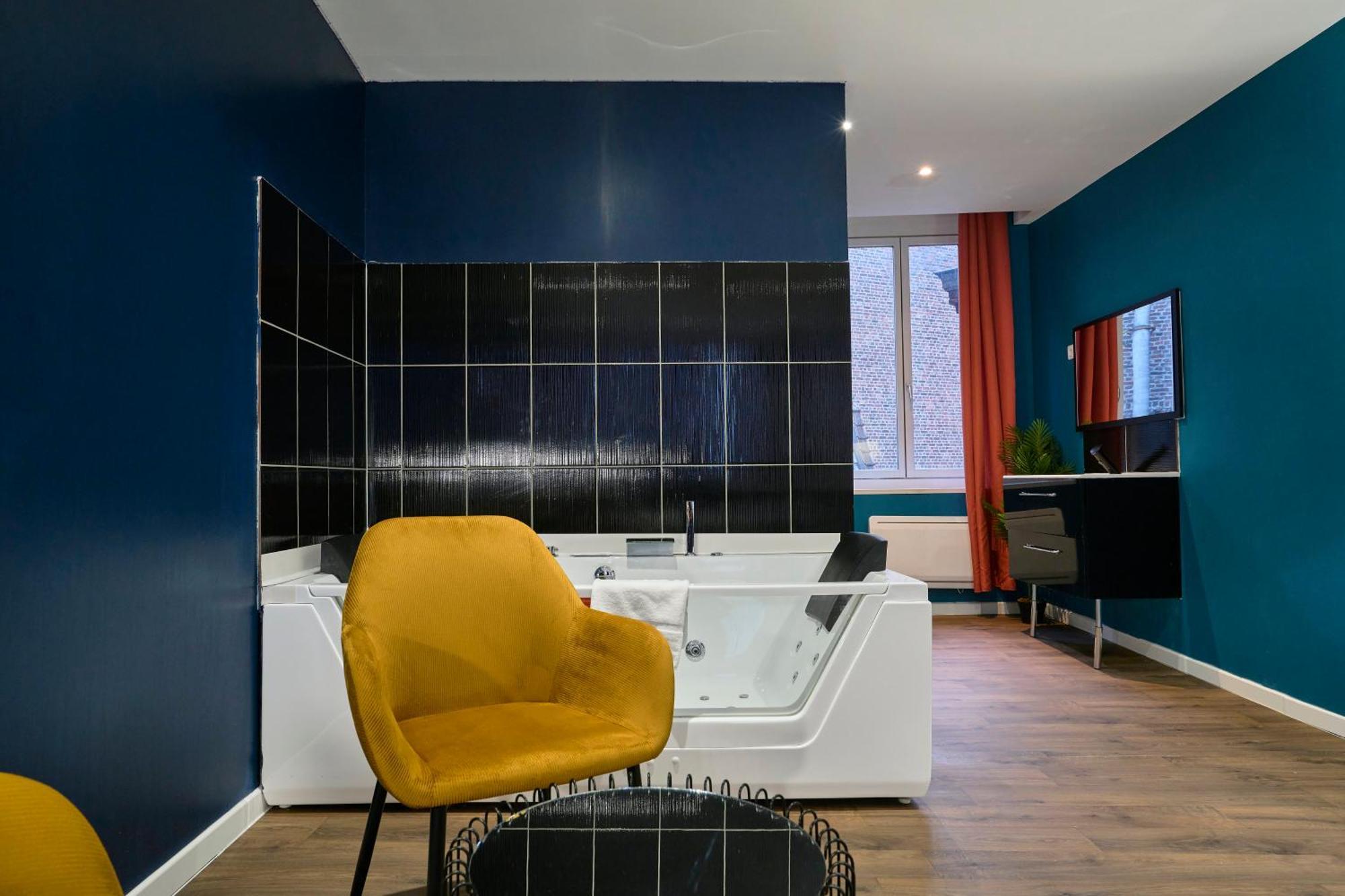 Ng Suitehome - Lille I Roubaix Centre I Grand Place - Balneo - Netflix - Wifi 外观 照片