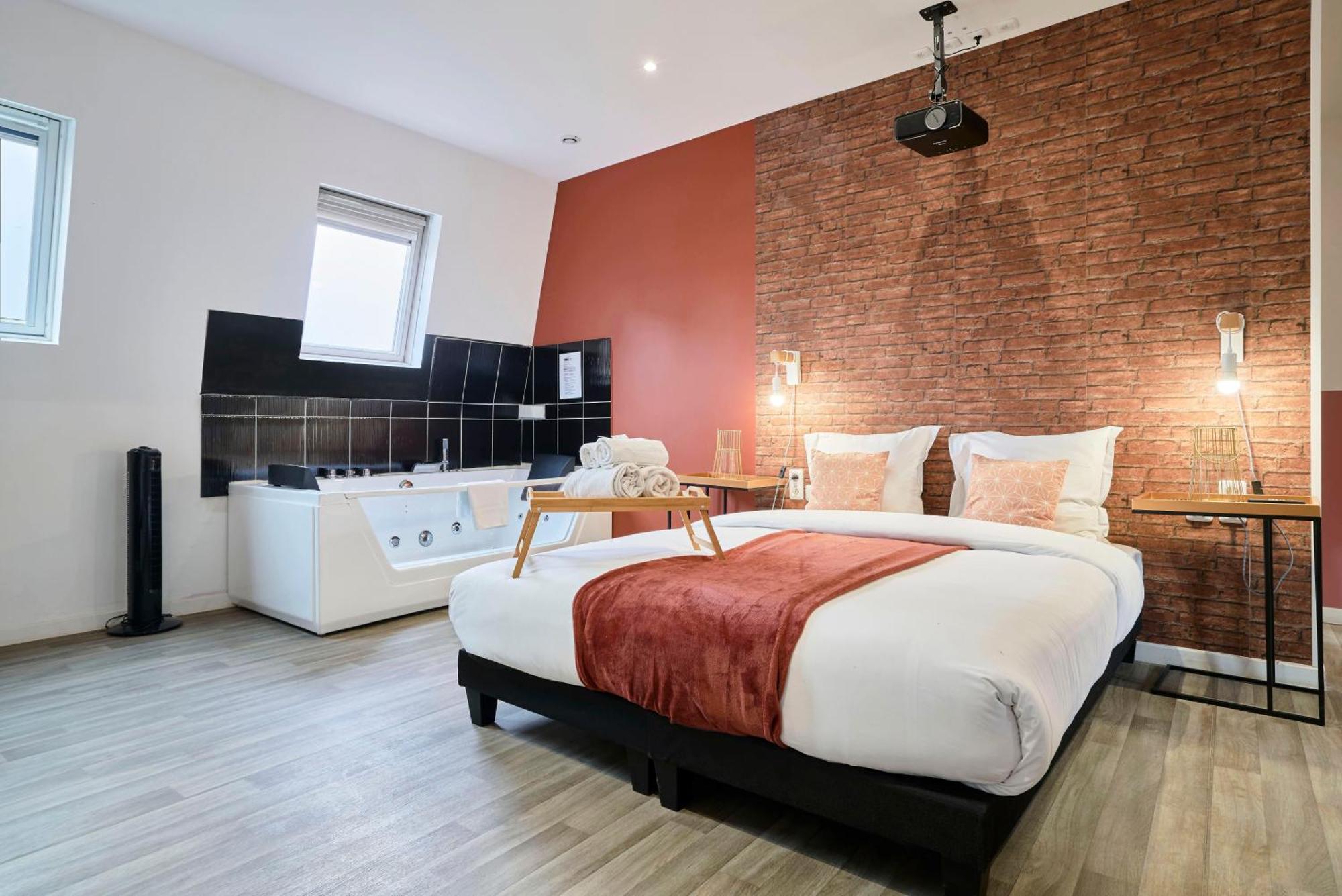 Ng Suitehome - Lille I Roubaix Centre I Grand Place - Balneo - Netflix - Wifi 外观 照片