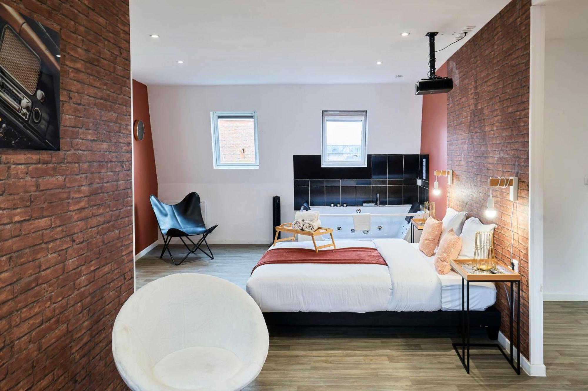 Ng Suitehome - Lille I Roubaix Centre I Grand Place - Balneo - Netflix - Wifi 外观 照片