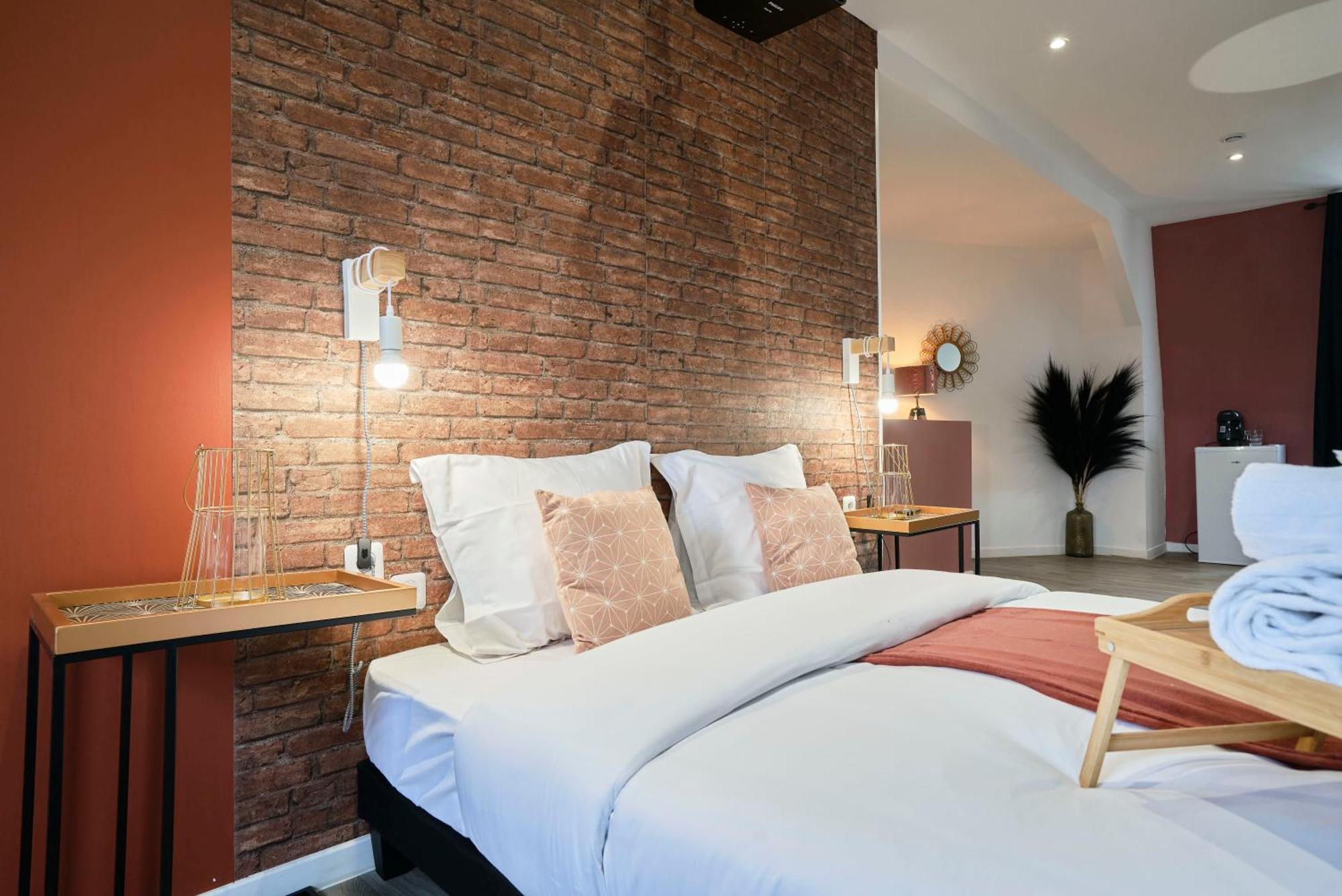 Ng Suitehome - Lille I Roubaix Centre I Grand Place - Balneo - Netflix - Wifi 外观 照片
