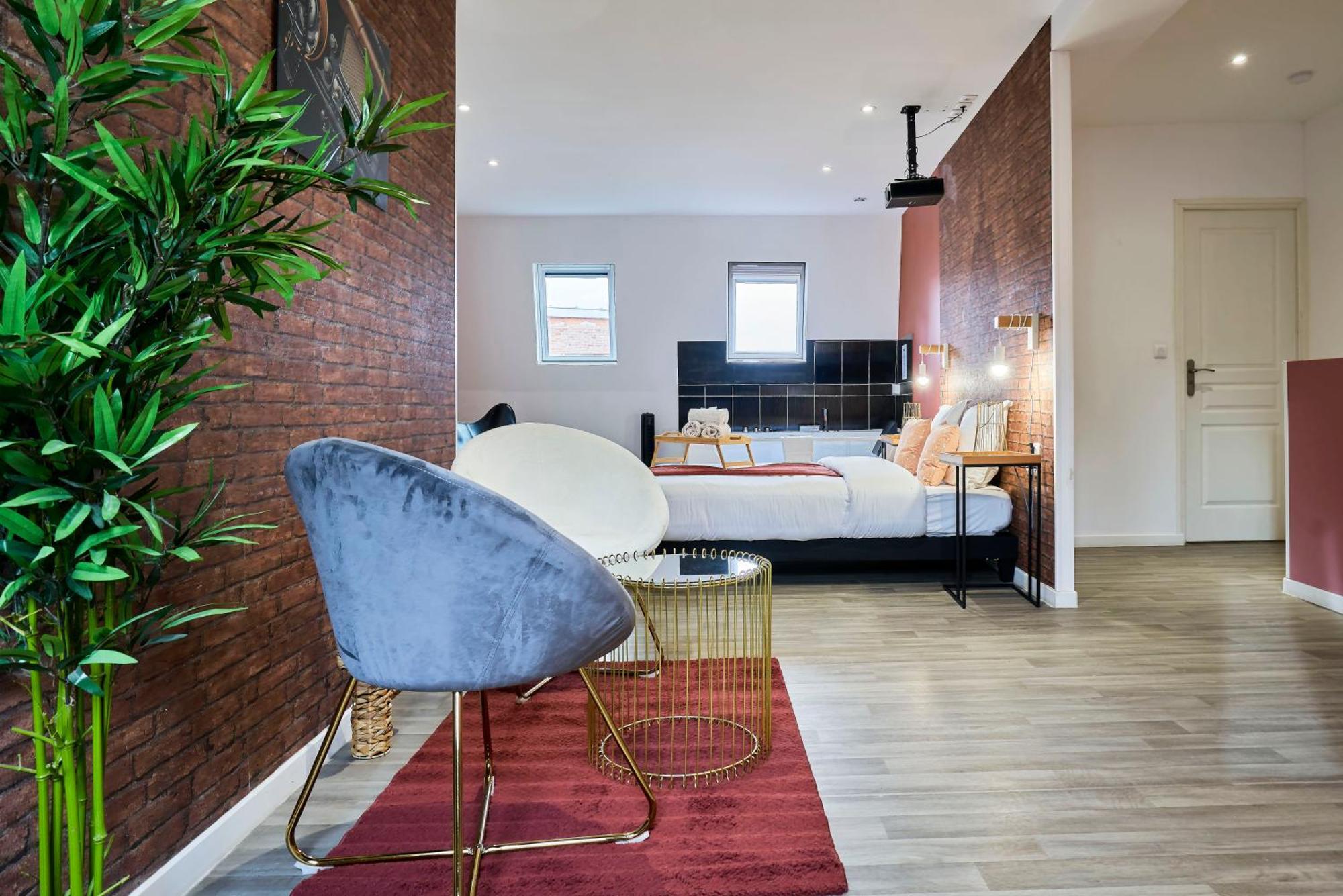 Ng Suitehome - Lille I Roubaix Centre I Grand Place - Balneo - Netflix - Wifi 外观 照片