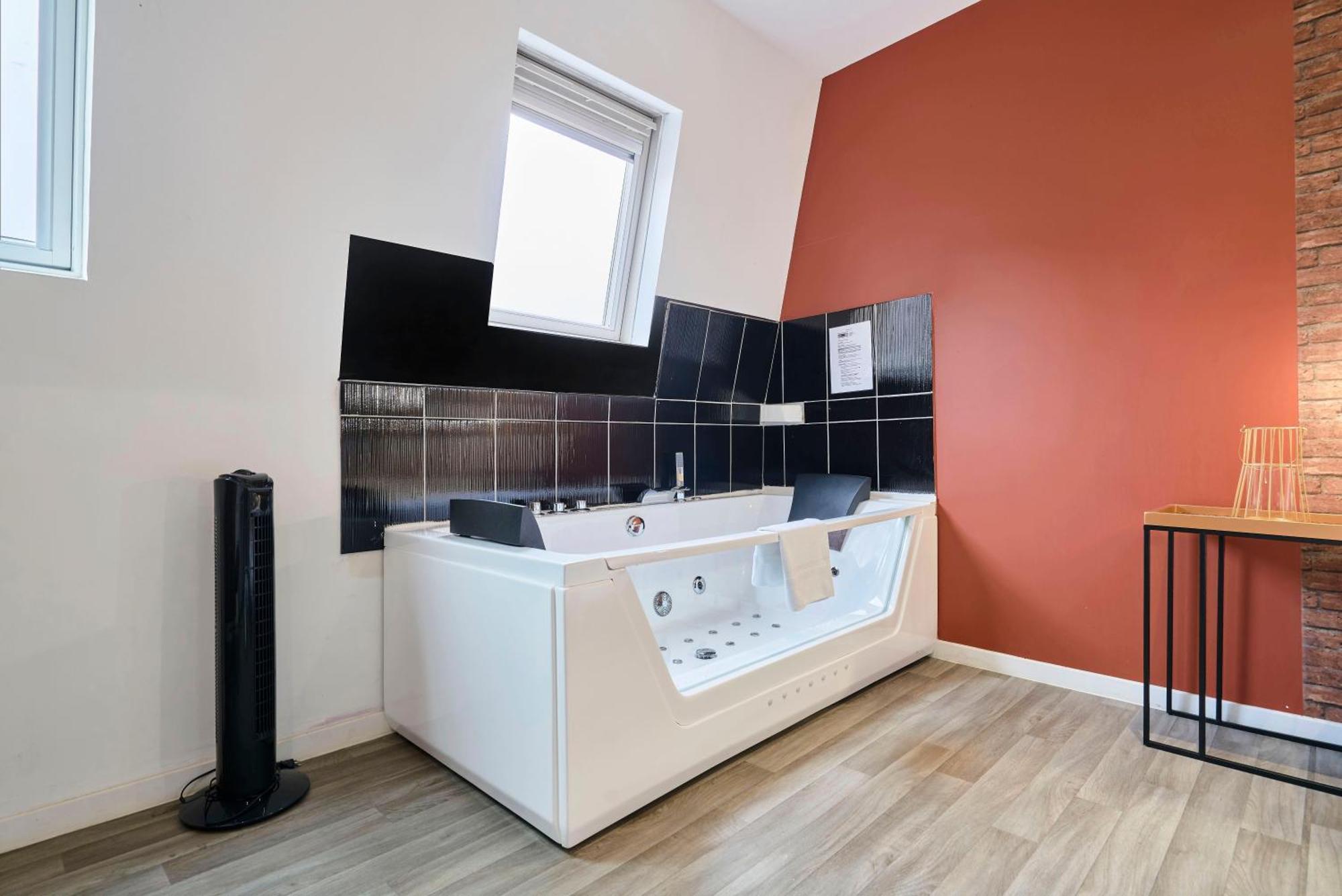 Ng Suitehome - Lille I Roubaix Centre I Grand Place - Balneo - Netflix - Wifi 外观 照片